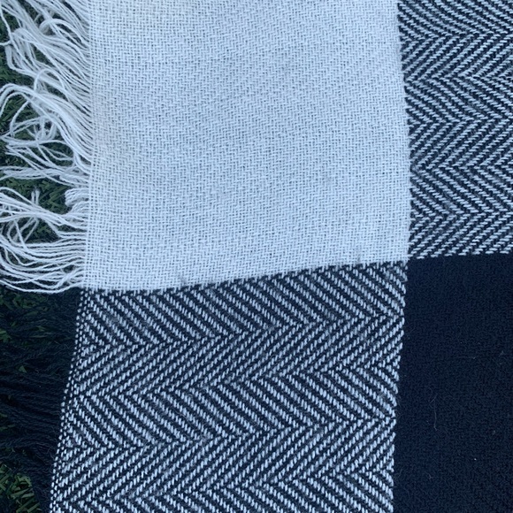 Acrylic Black and White Square Fringed scarf - Picture 3 of 9